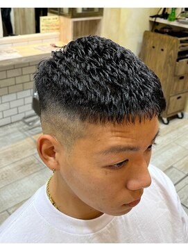 グルーマーズトウキョウ(GROOMER/S TOKYO) コテパーマ　スキンフェード　ショート　GROOMER/STOKYO　太田