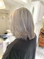 ネオリーブカフ 鶴ヶ峰店(Neolive caff)&nbsp;レイヤーボブ　ダブルカラー　シルバーグレー