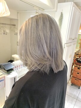 ネオリーブカフ 鶴ヶ峰店(Neolive caff) レイヤーボブ　ダブルカラー　シルバーグレー