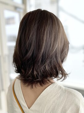 ニーフ 恵比寿(neaf) イメチェン ホワイトブロンド 外ハネボブ 美髪 ワイドバング