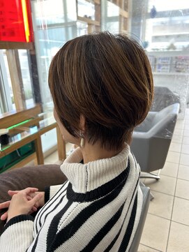 スタジオ アルファプラス 日暮里店(studio α+) ステップボーンカットカットボブショートハイライト白髪ぼかし