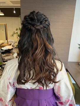 リブラン バイ ルッカ(Liburan by Lucca) 3月　ゆるふわハーフアップスタイル