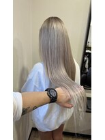 アバディブロス(Abadi Bros)&nbsp;エクステと馴染むホワイトカラー