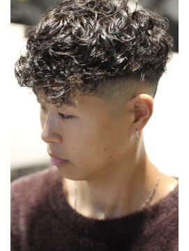 キングスマントーキョー 府中店(KINGSMAN TOKYO) アップバング / ツーブロック / スキンフェード 【立川】