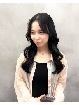 ソルア(soLua) 暗髪カラー