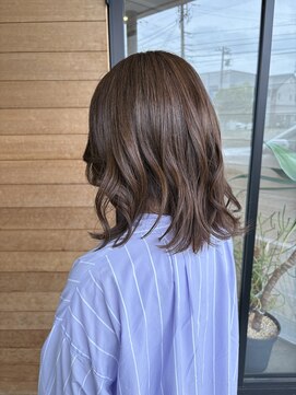 シアン(CyAN) ブラウンベージュ