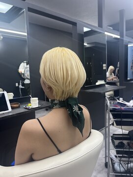 ホワイト 梅田(white) 抜きっぱなしブロンド