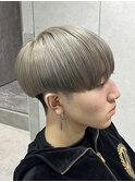 ツーブロック刈り上げマッシュメンズブリーチシルバグレージュ
