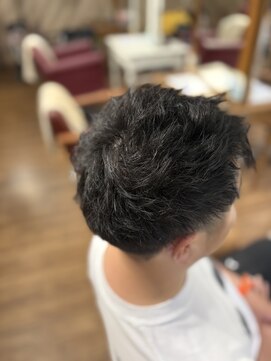 ルネッサンスヘアー ラファエロ(RAFFAELLO) ツイストパーマ×ツーブロックで爽やかに
