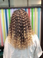 カペリマレーナ(Capelli Malena)&nbsp;グラデ☆カラー　の　スパイラルパーマ