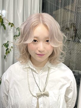 ジーナ オモテサンドウ(XENA) ホワイトカラー×ホワイトベージュ×ケアブリーチ