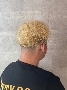 ブレイブ ヘアデザイン(BRaeVE hair design) メンズ金髪震災刈りスタイル
