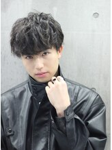ナチュラルパーマからツイスト、ツイストスパイラル、波巻きパーマまでお任せ♪［学割U24/メンズパーマ］