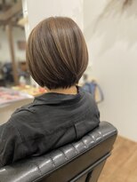 オラ ボーテ(Aura Beaute)&nbsp;白髪ぼかしハイライト×ショートボブ