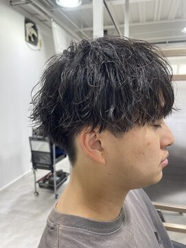 緩めシャドウパーマツーブロックマッシュ