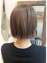 アール(hair salon R.)&nbsp;切りっぱなしボブ／外ハネ／ベージュカラー