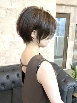 プラグ ヘアーデザイン 大名店(PLUG hair design) 前髪長めのショートヘア