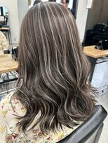 キラ 渋谷(KILLA)&nbsp;コントラストハイライト/レイヤーカット/白髪ぼかし/原宿表参道