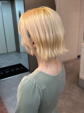 トッカ ヘアアンドトリートメント 難波店 抜きっぱなしボブでキュートに！