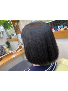 自然な白髪染めで、若々しい印象に◎一人ひとりの髪質に合わせた施術で、自然な美しさを引き出します！