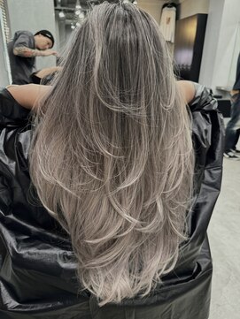 エイチ(H) xバレイヤージュ/イメチェン/ホワイトブロンド/外ハネボブ/美髪