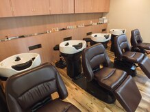 イブ ヘアーメイク(eve hair make)の雰囲気（極上のサロンシャンプーを提供します。２Fには個室もあります）