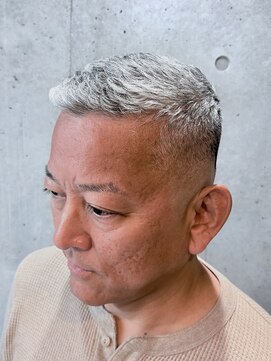バーバーバー ナカノ(BARBER BAR NAKANO) 【BOSS STYLE 02】 マイナス5歳グレイシルバーフェード