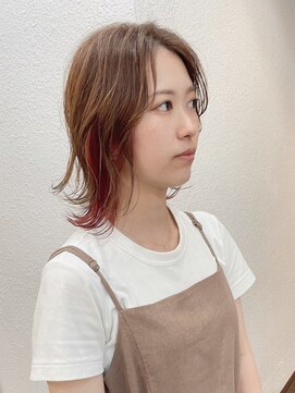 クオート(quoit) 大人可愛いくびれミディ｜暖色ブラウン×インナーカラー