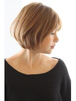 レウナ 外苑前(Reuna)&nbsp;頭の形を綺麗に見せるショートボブスタイル