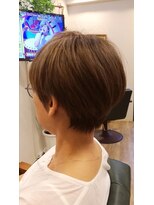 フローイング(Flowing) 耳出し☆　 ショートボブ☆