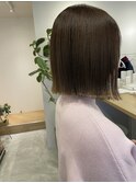 切りっぱなしボブ×オリーブグレージュ