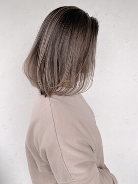 ゼンドットカラスマ(Zen.karasuma) 似合わせカット×白髪ぼかしハイライト