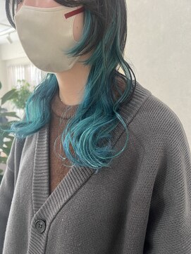 ニィ(2iee.) インナーブルー＋ウルフカット