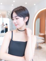 20代30代大人可愛いグレージュカラー斜めバングショートボブ