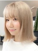 ミルキーベージュ[新宿駅/斜めバング/グレージュカラー]
