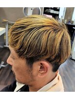エノモト(ENOMOTO)&nbsp;ブリーチハイライトツーブロックメンズカットブラック×ゴールド
