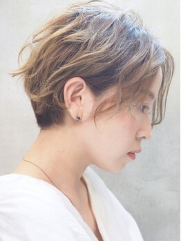 シェリー(Shelly)の写真/最旬トレンドを取り入れた透明感溢れる色味で艶のあるヘアはShellyにお任せ！ワンランク上の仕上がりを。