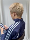 ホワイトブロンドスパイキーショート