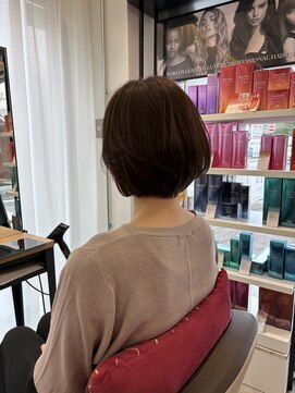 ウイ バイ ファースト 北四番丁店(u'i by first) 女性らしさもある大人ショートボブ