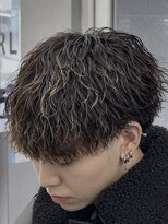 オーバル ジングウマエ(OVARL jingumae)&nbsp;縦落ちツイストスパイラルハイライトラウンドマッシュ
