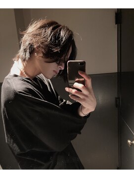 シン(syn) ミディアムマッシュウルフ センターパート