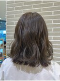 オリーブグレージュ