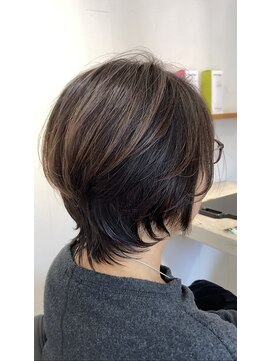 ヒストリア(HISTORIA) 大人女性ウルフヘアースタイル♪