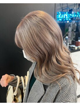 アルーシェウィズスカイ 原宿(Alushe with Sky) ミルクティーグレージュ/ダブルカラー/ケアブリーチ/ハイライト