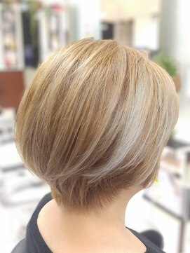 ヘアースタジオ ジェイワン(hair studio J ONE) 30代40代50代60代くびれ大人ショート白髪ぼかしインナーホワイト