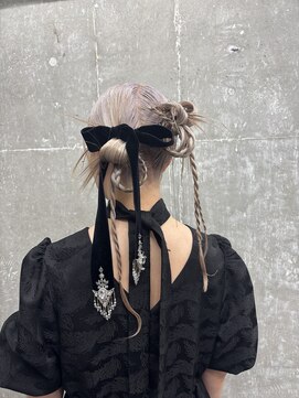 オーン(OOn) ホワイトカラーとアレンジヘア