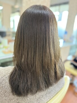 アークスヘアー 透明感髪質改善カラー小顔艶感ミディミルクティーベージュ