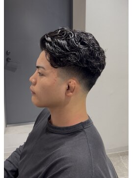 グルーマーズトウキョウ 渋谷店(GROOMER/S TOKYO) ラルフカール　刈り上げセンターパート　フェード