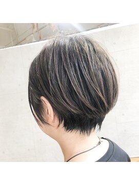 リラ バイ クオーレ(LIRA by CUORE) すっきりショート