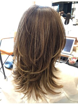 アフロート ルヴア(AFLOAT RUVUA) RUVUA新宿 京佳【ハイレイヤーカット×ハイライト】で素敵女子